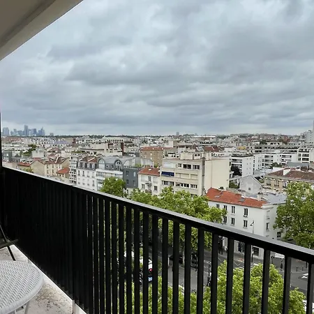 Charming With Balcony On The 10th Floor 아파트